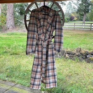 Pendleton vintage woman’s 100% virgin wool grey and tan checkered coat